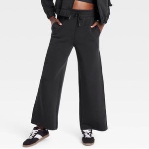 NWT Women's Airy Sleek High-Rise Wide Leg Sweatpants All In Motion Black